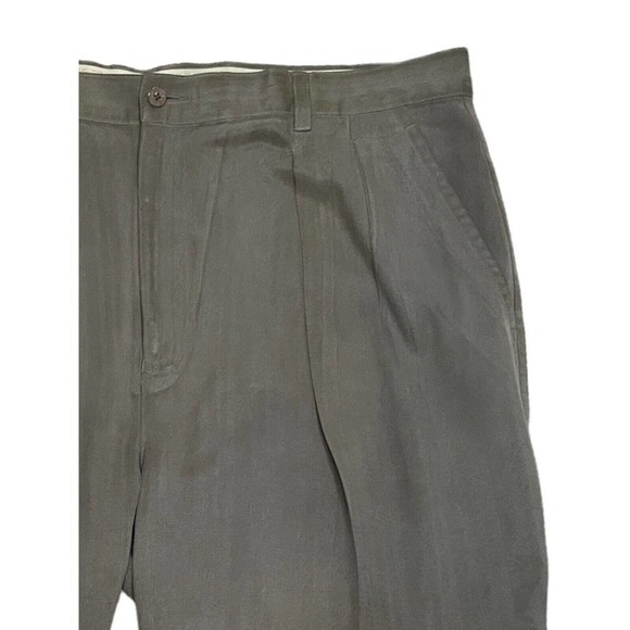 Tommy Bahama Silk Olive Green Pleated Golf Shorts Men’s Size 42 x 8 - Picture 3 of 9